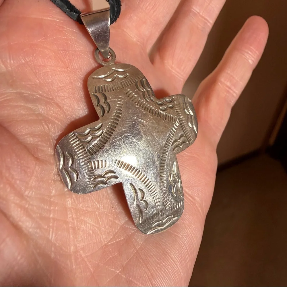 Taxco Vintage 80’ Southwestern Sterling silver oversized cross pendent necklace - Picture 1 of 17